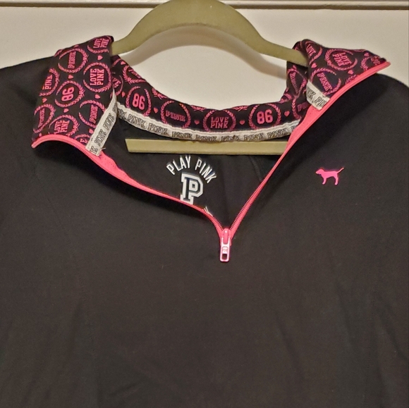 ❄️Victoria's Secret Pink Top❄️ - Picture 2 of 5